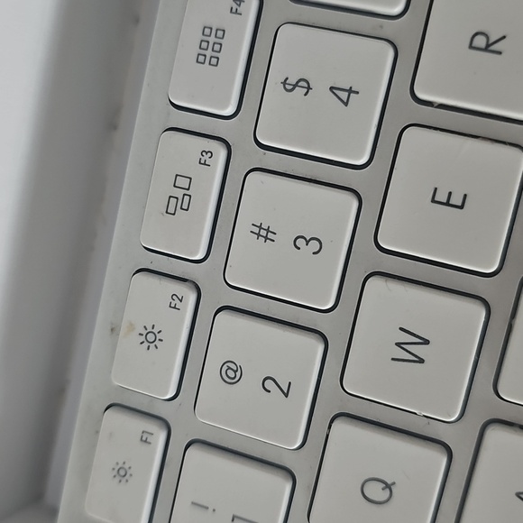 Wired Apple Keyboard In Original Box - Picture 4 of 4